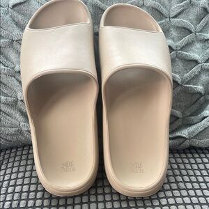 Wild Fable Women's Tan Slide Sandals Size 10